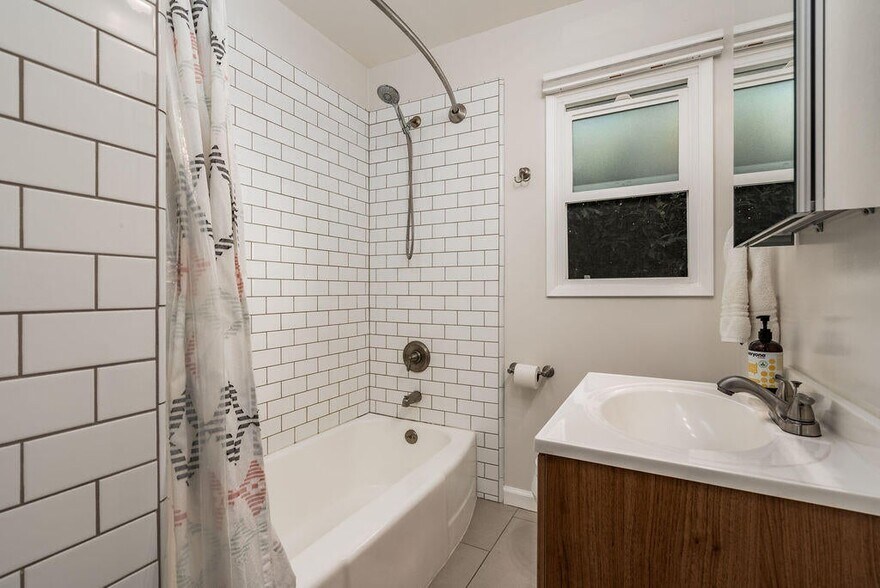 More Photos Of 440 Corona Del Mar, Santa Barbara Apartments For Sale