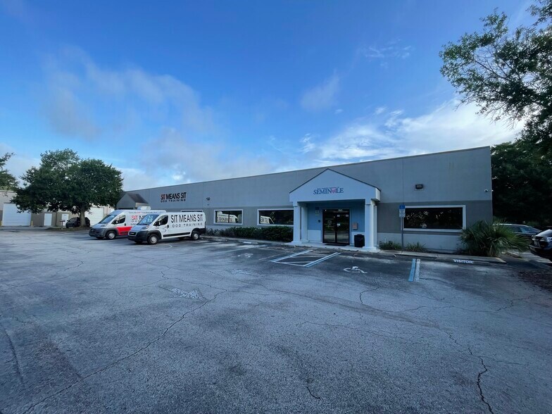More Photos Of 280 Hunt Park Cv, Longwood Light Distribution For Lease