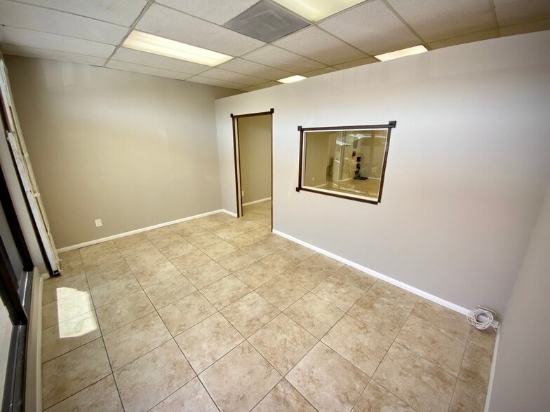 More Photos Of 3857 Foothill Blvd, La Crescenta Unknown For Lease