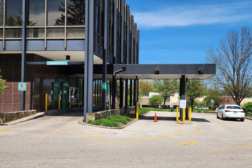 More Photos Of 2770 W Market St, Fairlawn Office For Lease