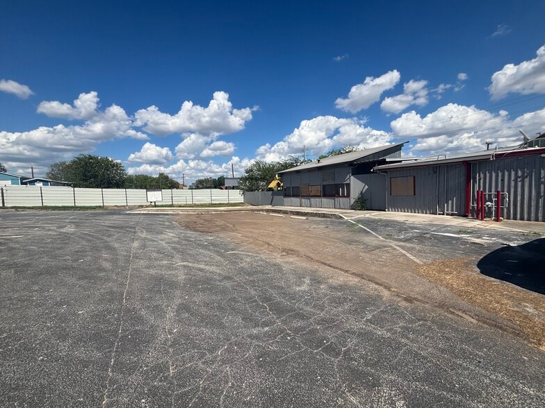 More Photos Of 13525 Wetmore Rd, San Antonio Restaurant For Lease