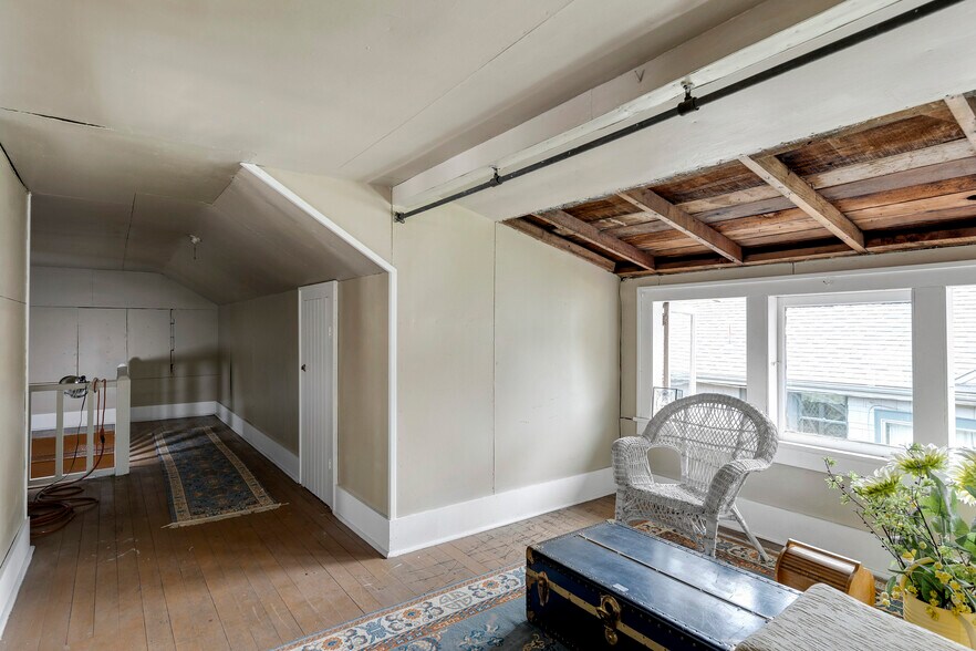 More Photos Of 1742 NE 43rd Ave, Portland Office Residential For Sale