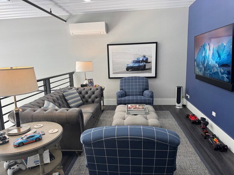 More Photos Of 2244 Ferry Rd, Naperville Flex For Sale