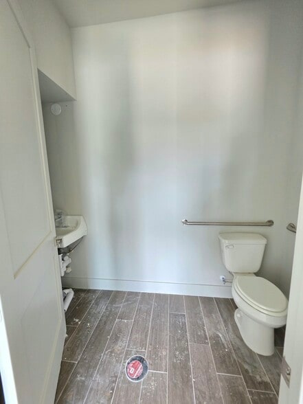 More Photos Of 14535 Lake Business Dr, Conroe Warehouse For Sale