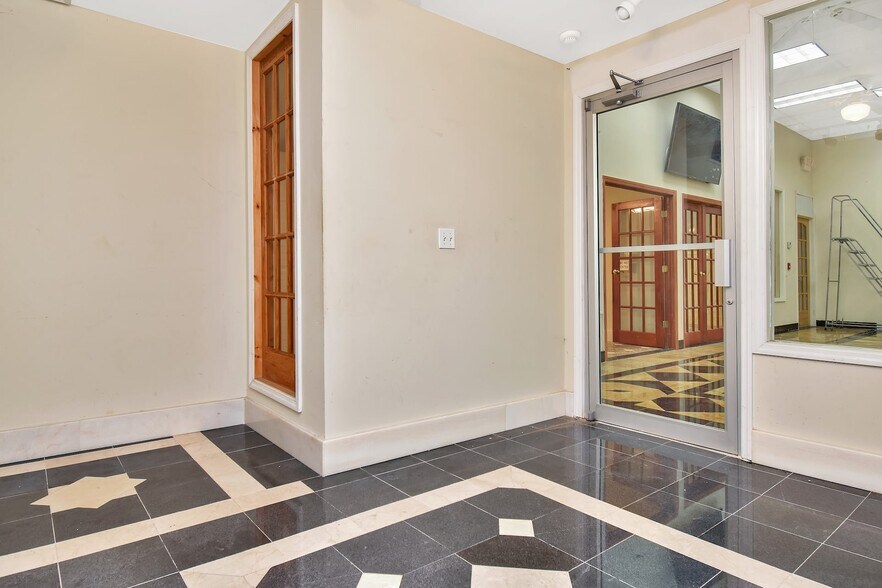 More Photos Of 507-511 45th St, Union City Health Club For Lease