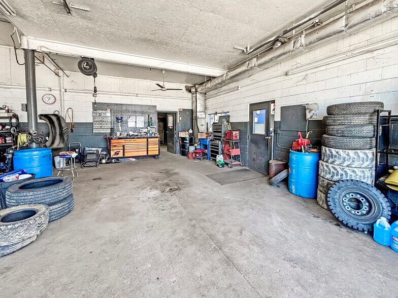 More Photos Of 1005 E Broadway St, Covington General Retail For Sale