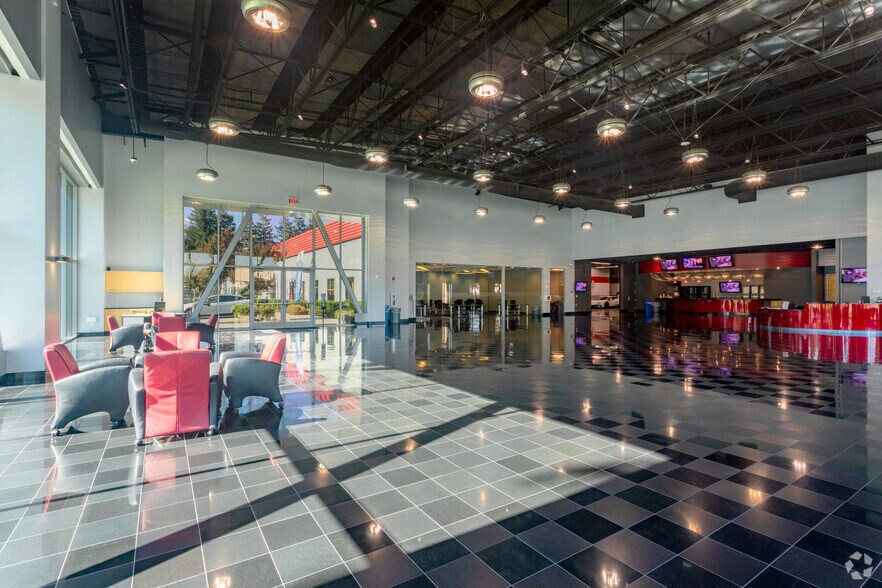 More Photos Of 521 Charcot Ave, San Jose Showroom For Lease