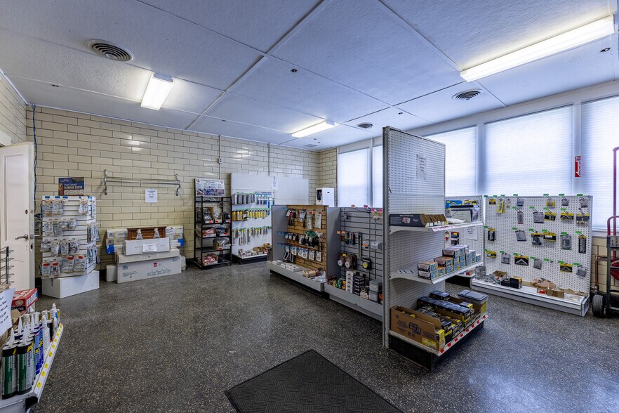 More Photos Of 1139-1143 Clark Pond Rd, North Haverhill Manufacturing For Sale