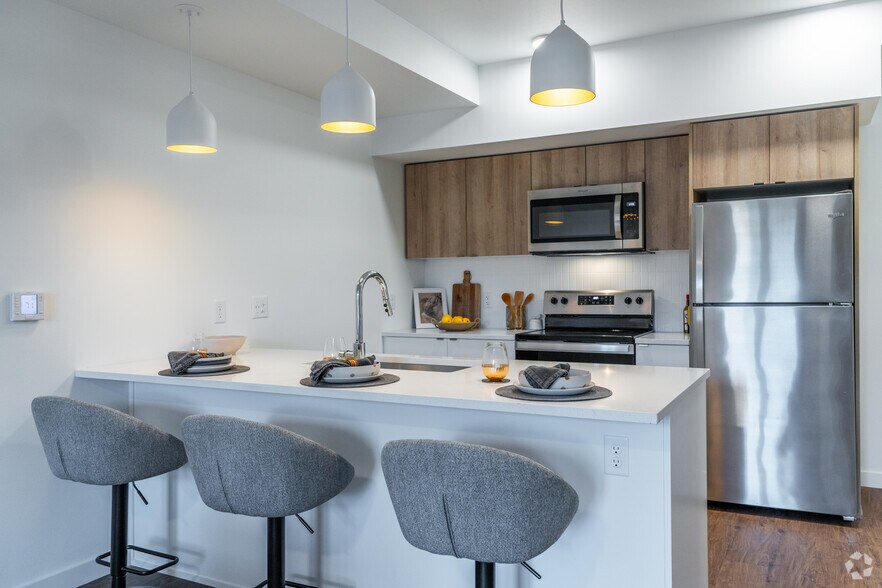 More Photos Of 10306 SE Main St, Milwaukie Apartments For Lease