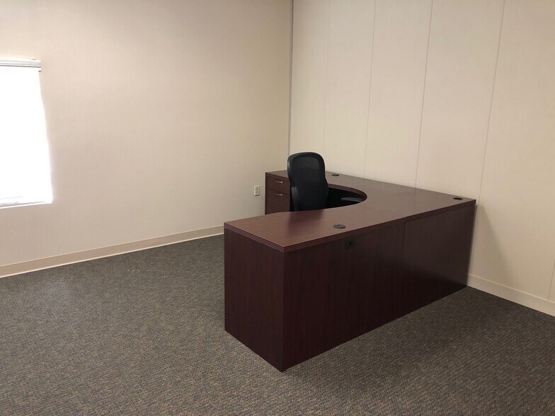 More Photos Of 8404-8414 Wilsky Blvd, Tampa Office For Sale