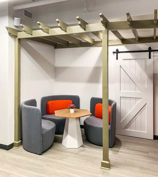 More Photos Of 136 4th St N, Saint Petersburg Coworking Space