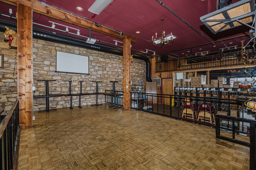 More Photos Of 830 N Kansas Ave, Topeka Bar For Sale