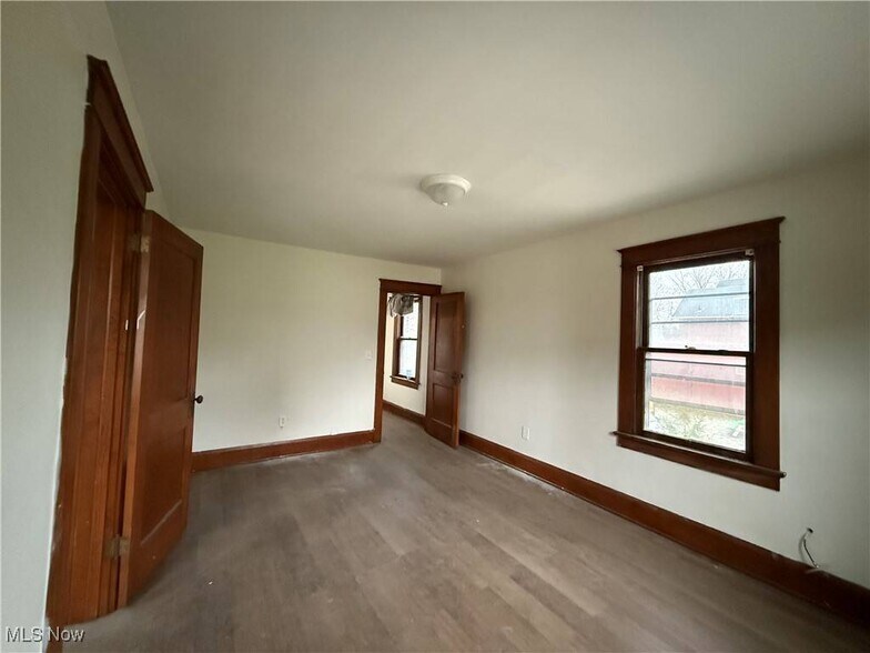 More Photos Of 1329 E Indianola Ave, Youngstown General Retail For Sale