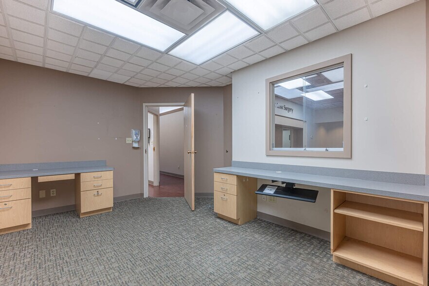 More Photos Of 1956-1964 E Whipp Rd, Dayton Medical For Lease