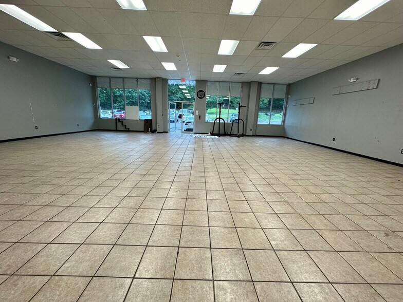 More Photos Of 524 Wolcott Rd, Wolcott Storefront Retail Office For Lease