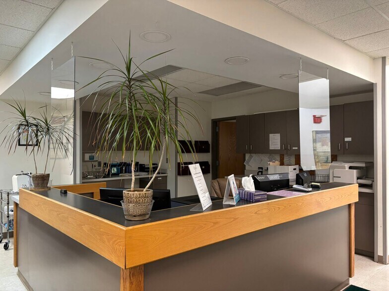 More Photos Of 1547 Columbia Tpke, Castleton Medical For Sale