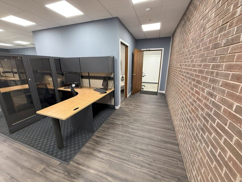 More Photos Of 856 N Main Street Ext, Wallingford Manufacturing For Sale