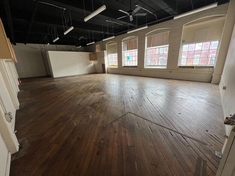 More Photos Of 141 Canal St, Nashua Light Manufacturing For Lease