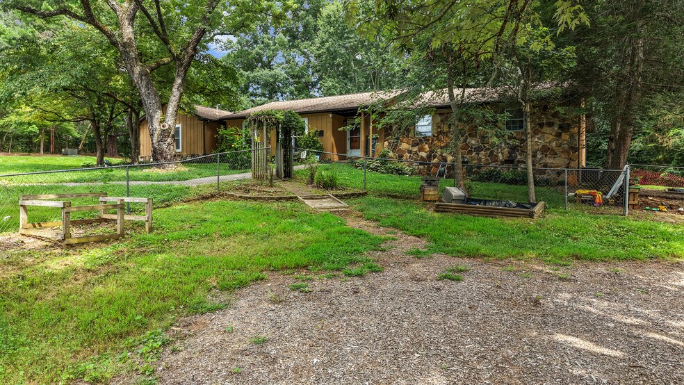 More Photos Of 11749 Snyder Rd, Knoxville Daycare Center For Sale