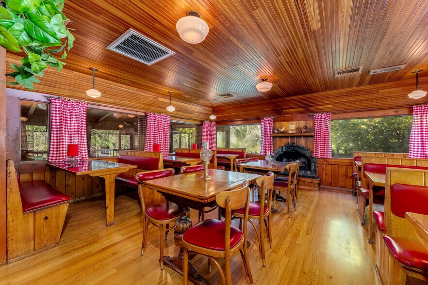 More Photos Of 1325 E Columbia River Hwy, Troutdale Restaurant For Sale