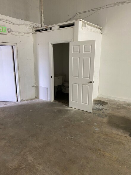 More Photos Of 1905 NW 32nd St, Pompano Beach Warehouse For Lease