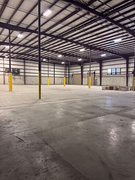 More Photos Of 1485 Rail Head Blvd, Naples Warehouse For Lease