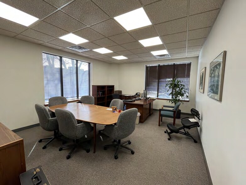 More Photos Of 122 S County Farm Rd, Wheaton Medical For Lease