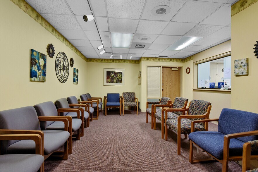 More Photos Of 425 N Highland Ave, Sherman Medical For Sale