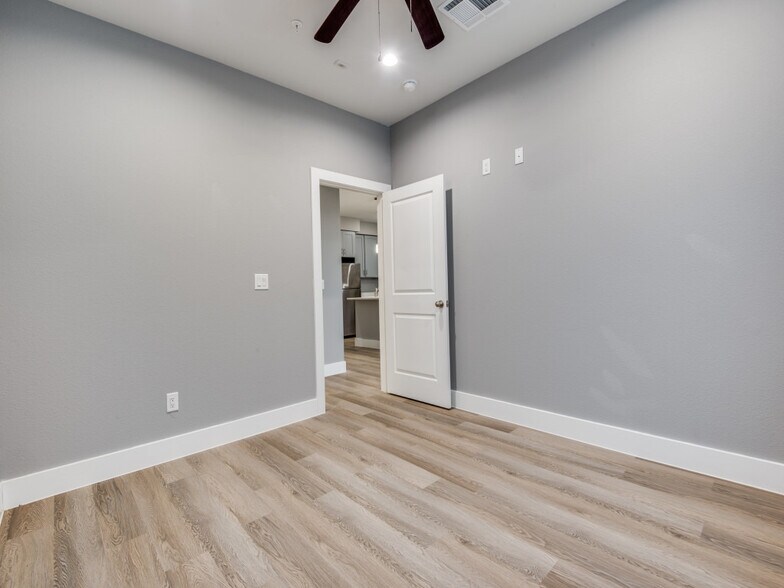 More Photos Of 1100 Us-90 Hwy W, Sealy Apartments For Sale