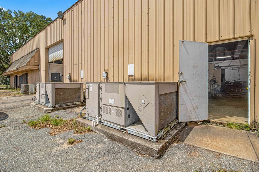 More Photos Of 1031 NE 16th St, Ocala Manufacturing For Lease