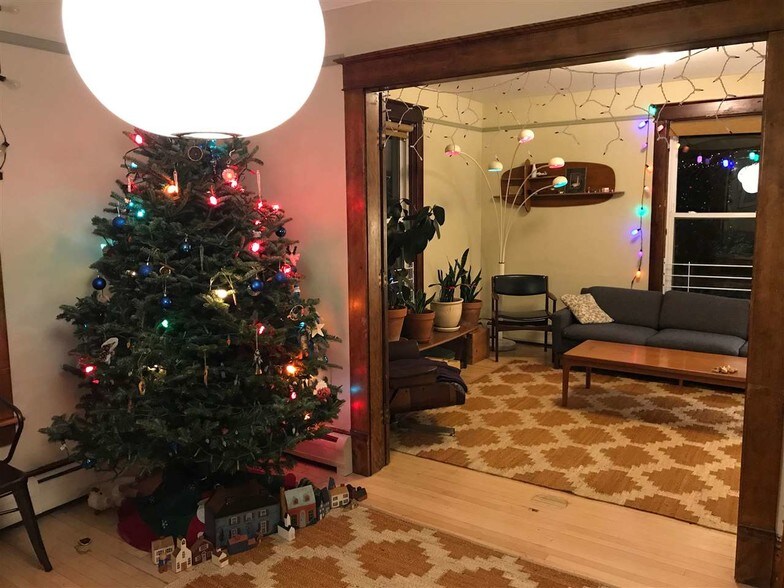 More Photos Of 42 Central St, Newport Flex For Lease