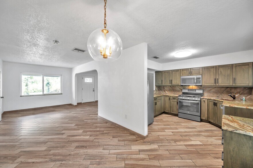 More Photos Of 125 5th Ave N, Safety Harbor Storefront Retail Office For Lease