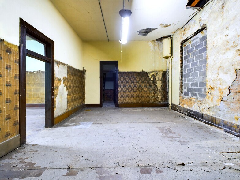 More Photos Of 309 S Ohio Ave, Sedalia Storefront Retail Office For Sale