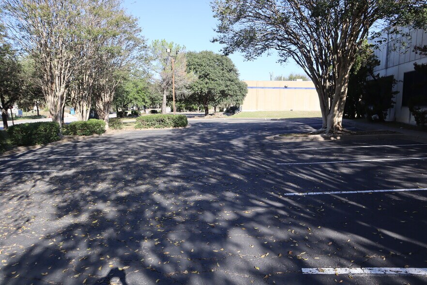 More Photos Of 8609 Cross Park Dr, Austin Office For Lease