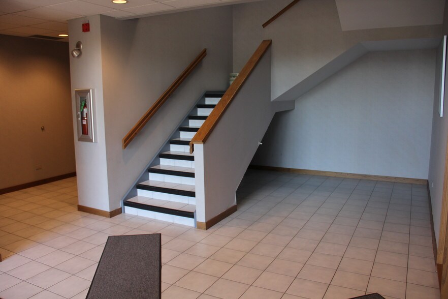 More Photos Of 390 E Devon Ave, Roselle Office For Lease