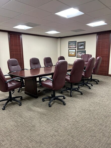 More Photos Of 3829 N Classen Blvd, Oklahoma City Office For Lease