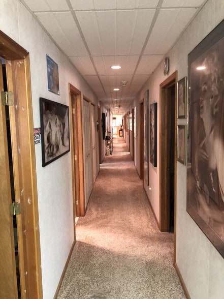 More Photos Of 56495 Grand River Ave, New Hudson Warehouse For Lease
