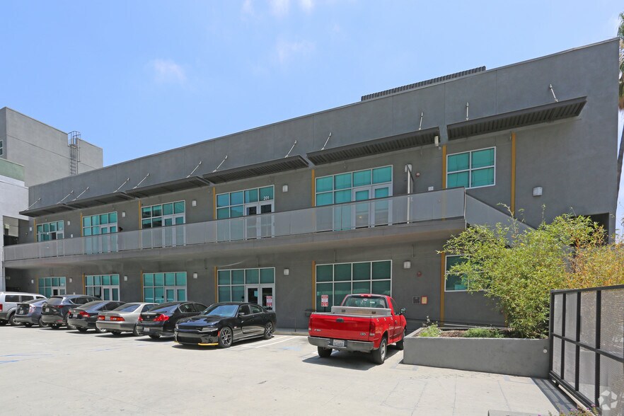 More Photos Of 5815-5825 W Sunset Blvd, Hollywood Office For Lease