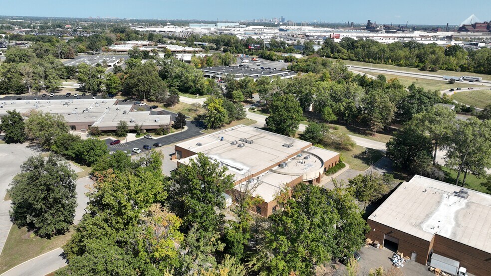 More Photos Of 15162 S Commerce Dr, Dearborn Research And Development For Sale