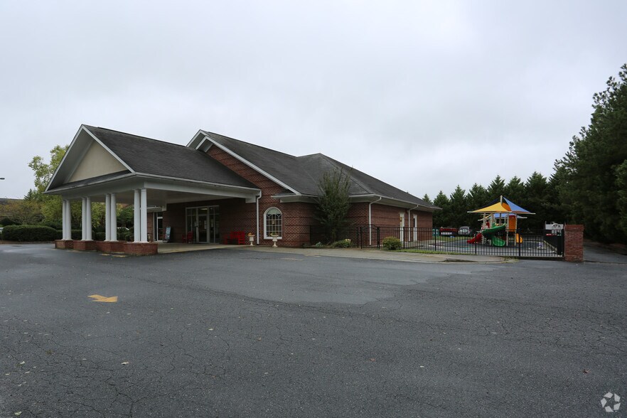 More Photos Of 4040 Johns Creek Pky, Suwanee General Retail For Sale