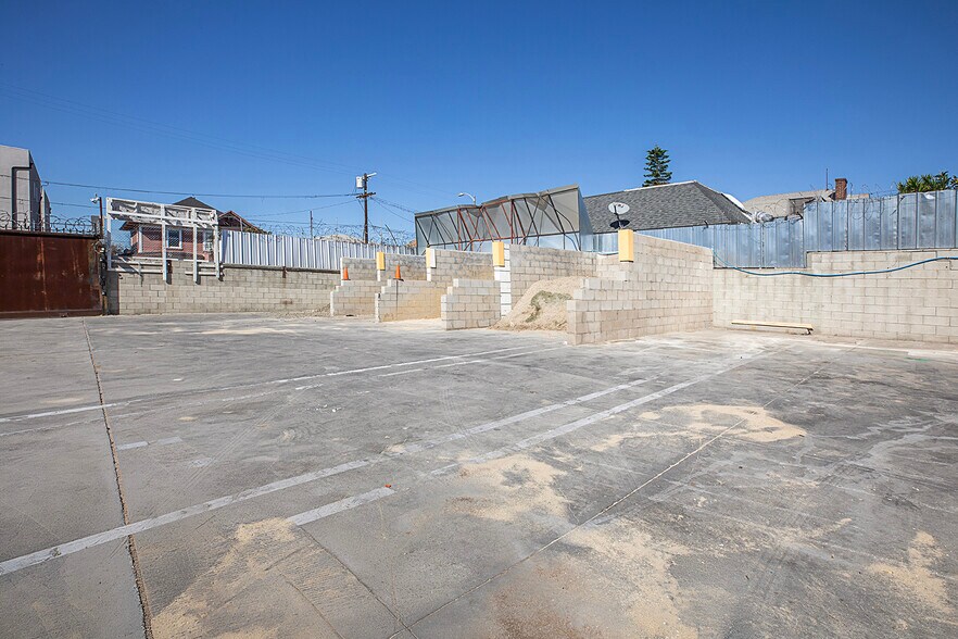 More Photos Of 2585-2595 W Pico Blvd, Los Angeles General Retail For Lease