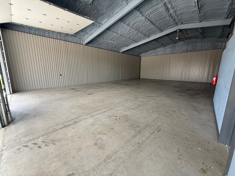 More Photos Of 4235 FM 78, McQueeney Flex For Lease