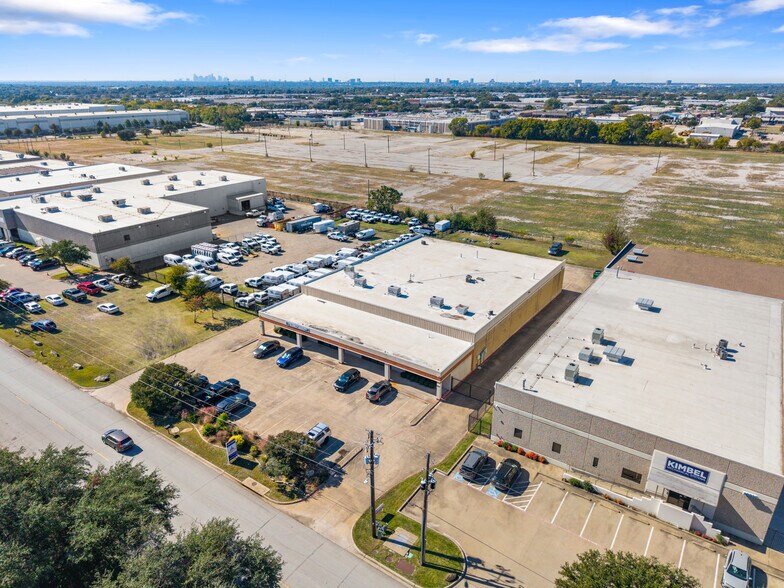 More Photos Of 10823 Sanden Dr, Dallas Flex For Lease