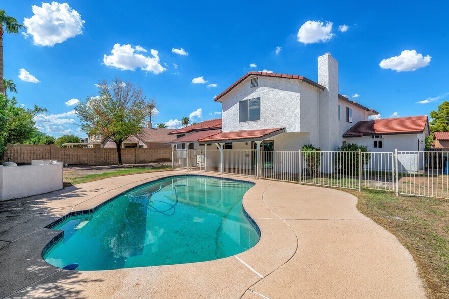 More Photos Of 1927 E Crocus Dr, Phoenix Specialty For Lease