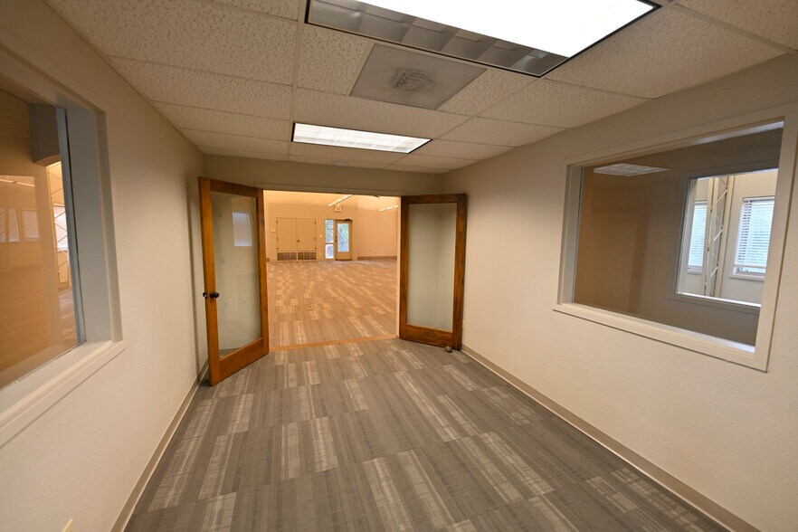 More Photos Of 116 Kestrel Dr, Spring Branch Loft Creative Space For Sale