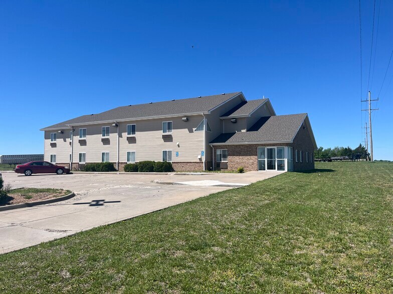 More Photos Of 804 Western Heights Cir, Hillsboro Hotel For Sale