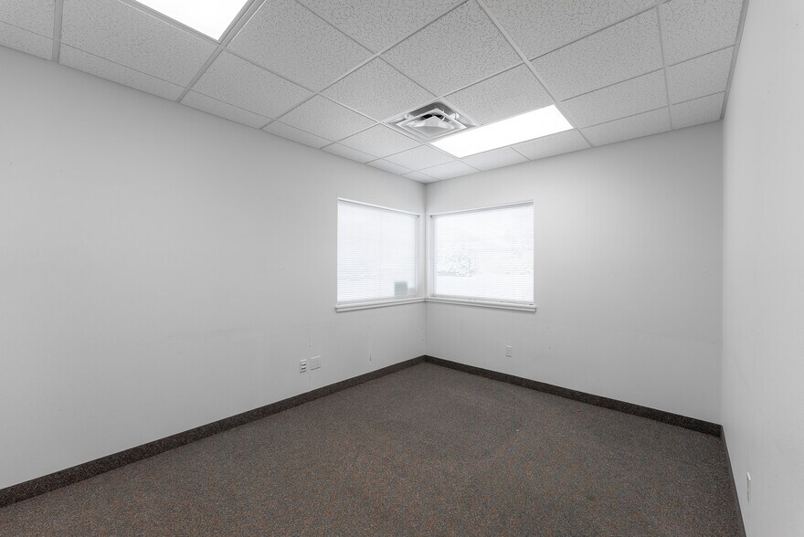 More Photos Of 2665 Glendale Valley Rd, Glendale Office For Sale