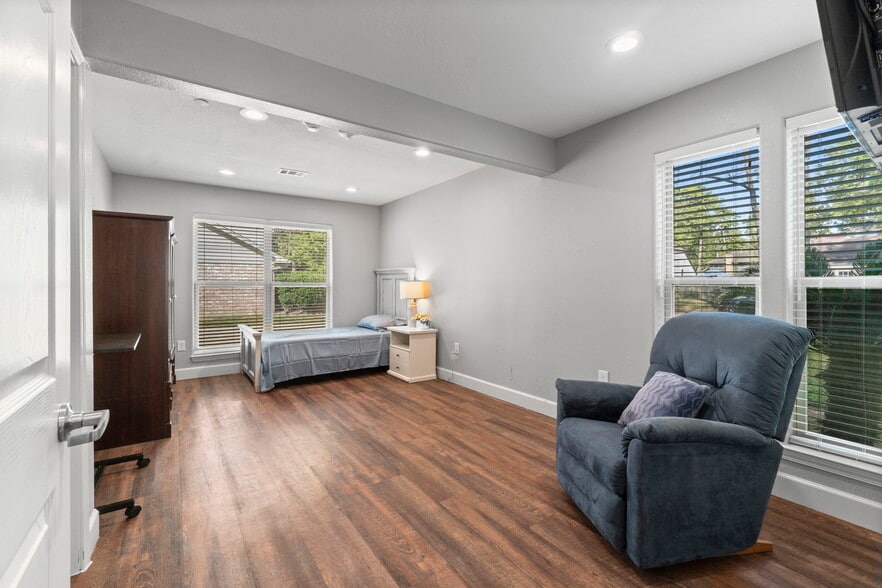 More Photos Of 1930 River Falls Dr, Kingwood Assisted Living For Sale