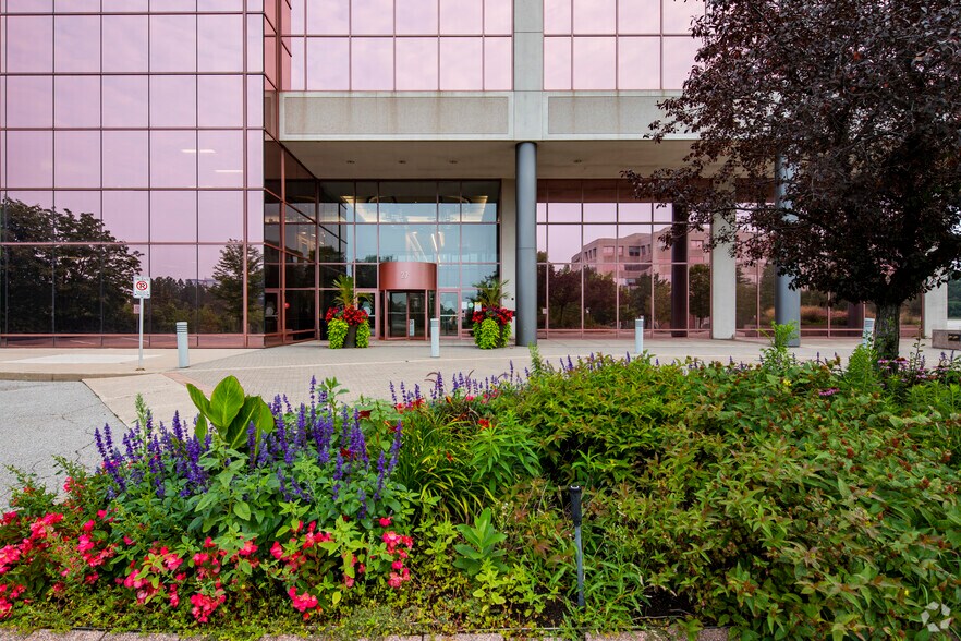 More Photos Of 27 Allstate Pky, Markham Office For Lease