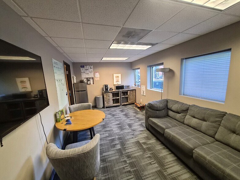 More Photos Of 2250 NW Flanders St, Portland Medical For Lease